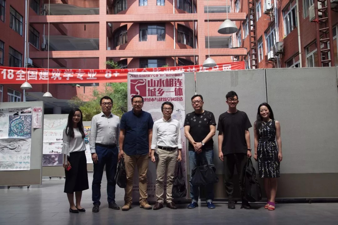 网投领导者企业导师团合影